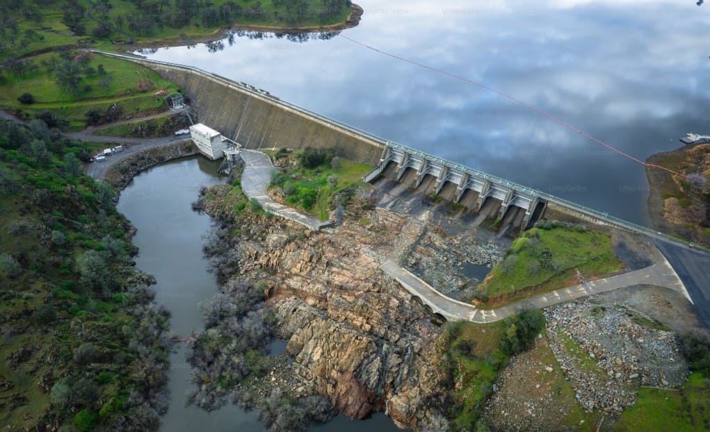 Hydropower generation assets from concept to commissioning.